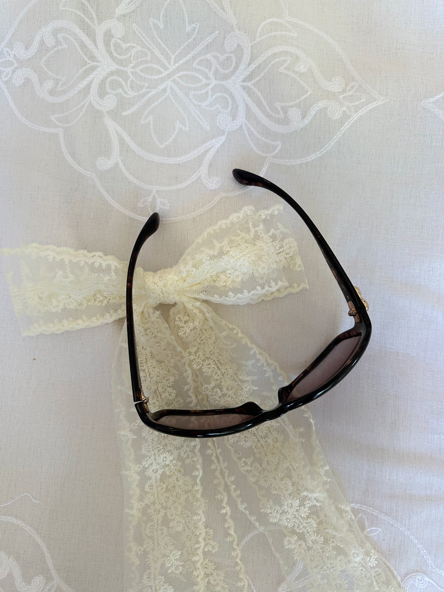 marc by marc jacobs ribbon detail sunglasses