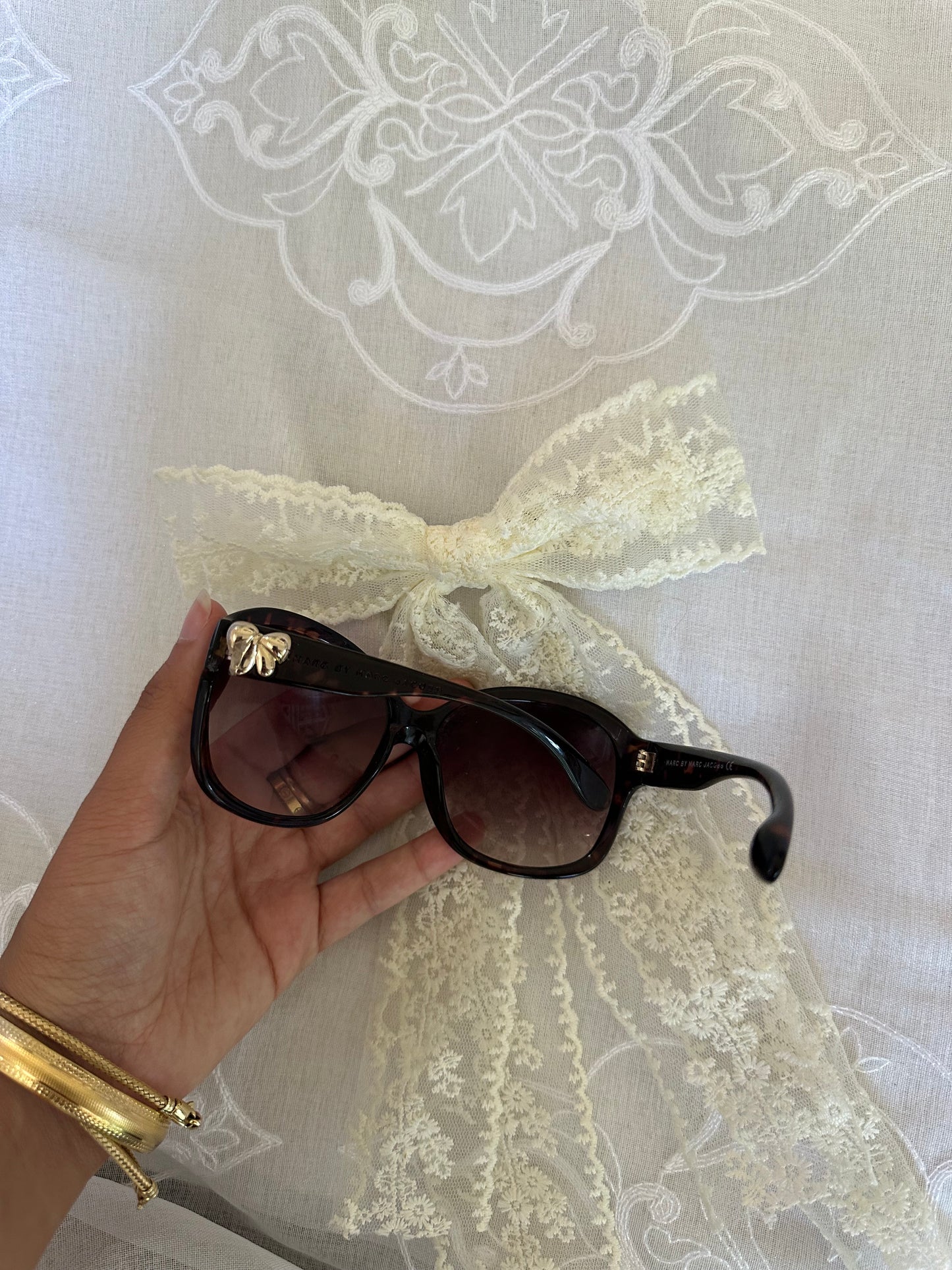 marc by marc jacobs ribbon detail sunglasses