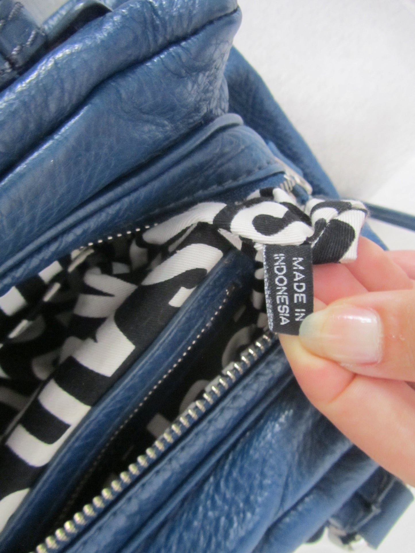 marc by marc jacobs vintage navy blue baby groovee