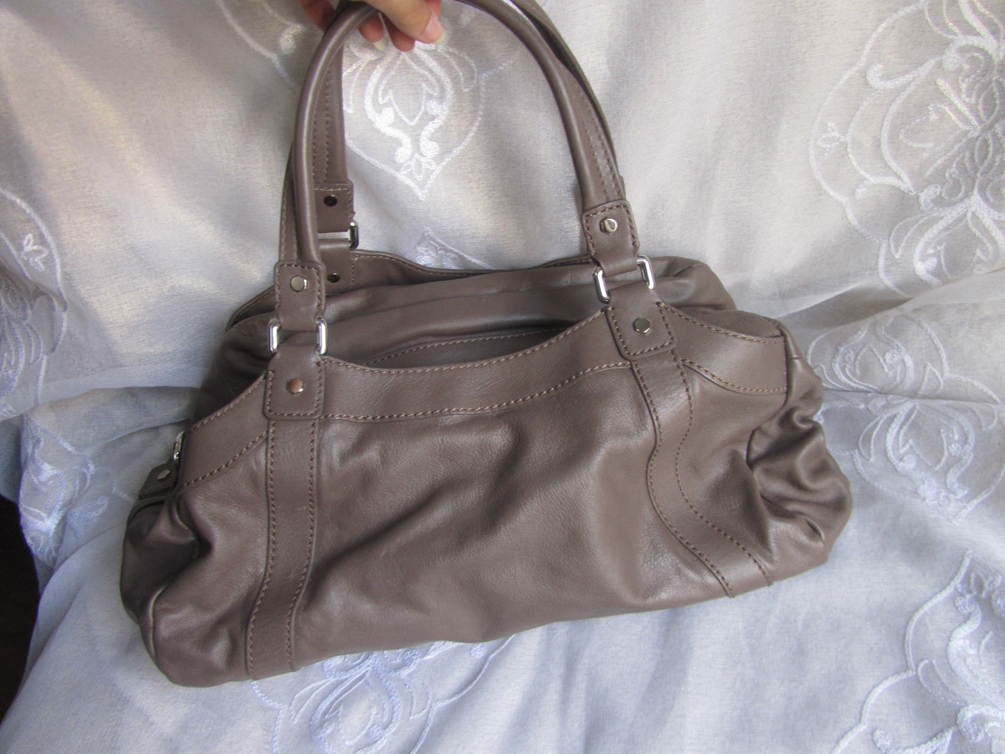 marc by marc jacobs large leather bag in grey