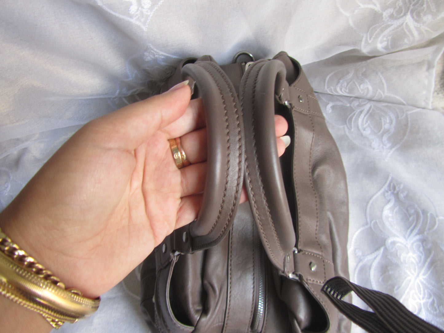 marc by marc jacobs large leather bag in grey