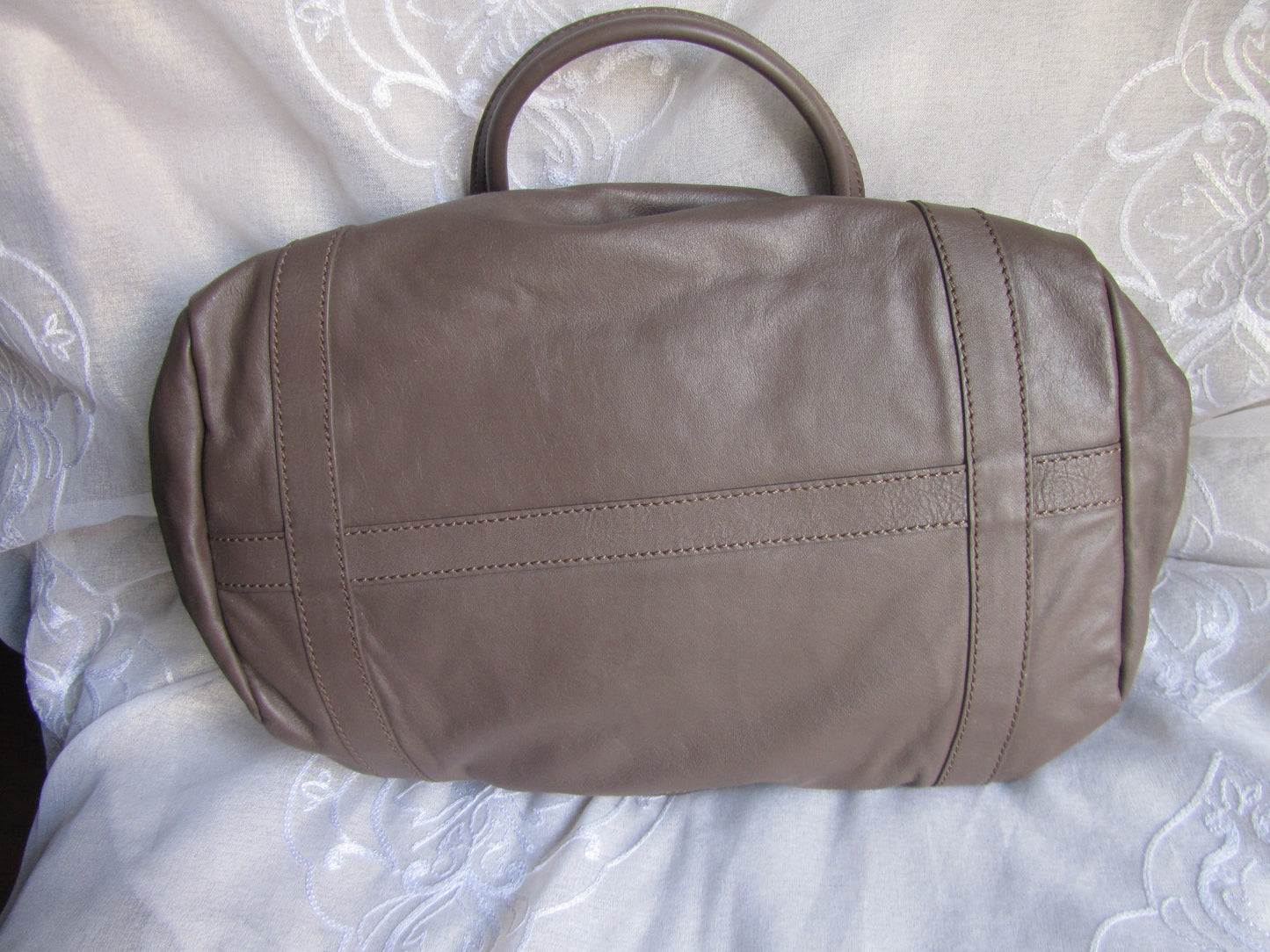 marc by marc jacobs large leather bag in grey