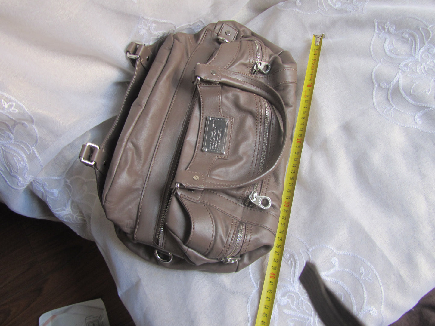 marc by marc jacobs large leather bag in grey