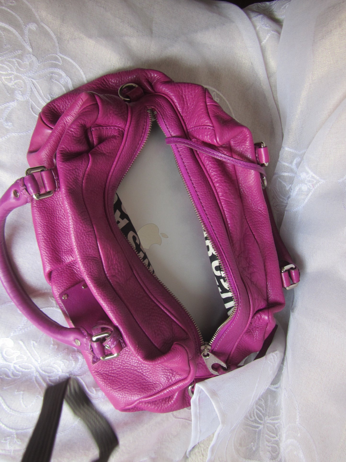marc by marc jacobs vintage large groovee in magenta