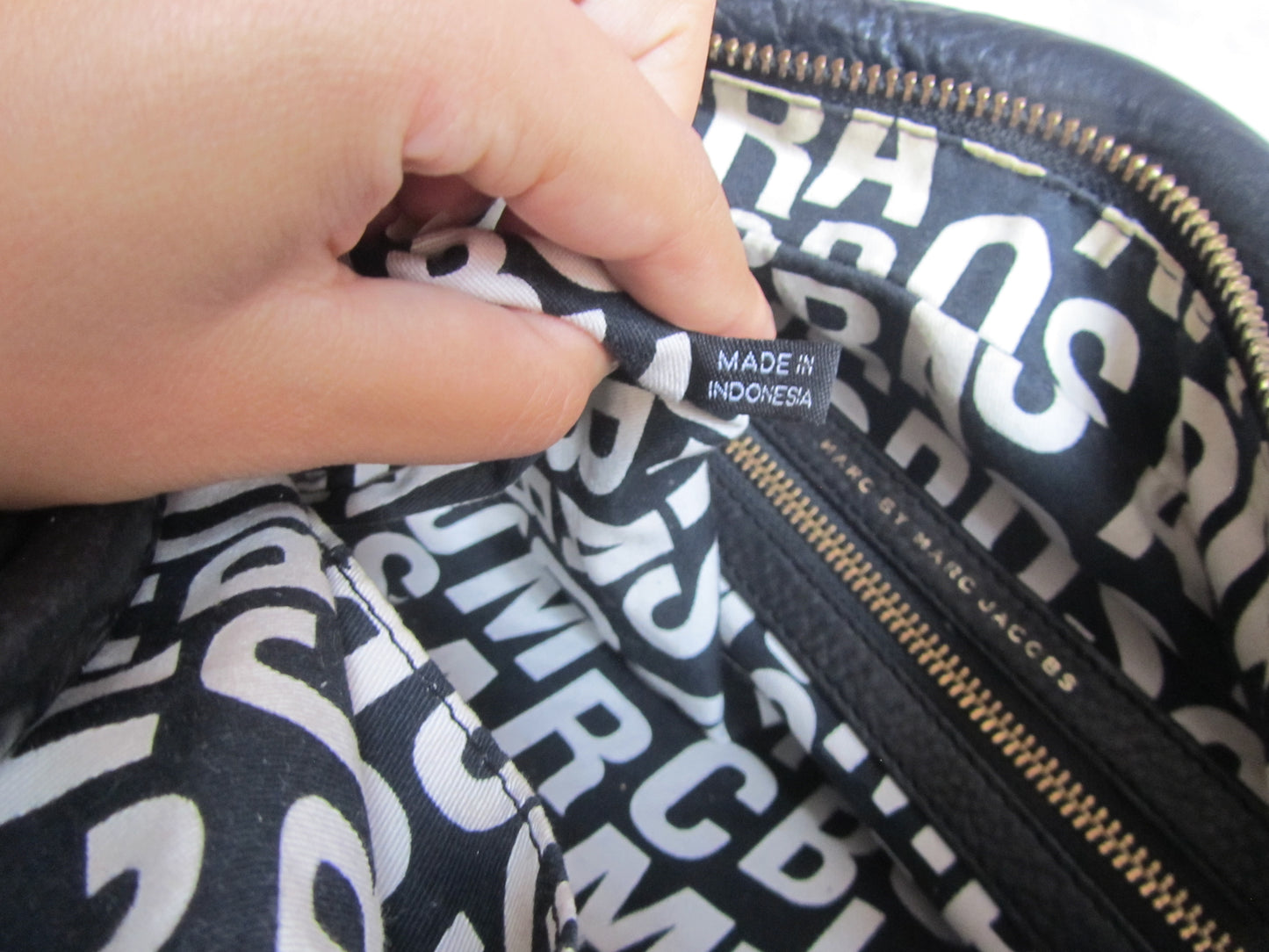 marc by marc jacobs vintage large groovee in black
