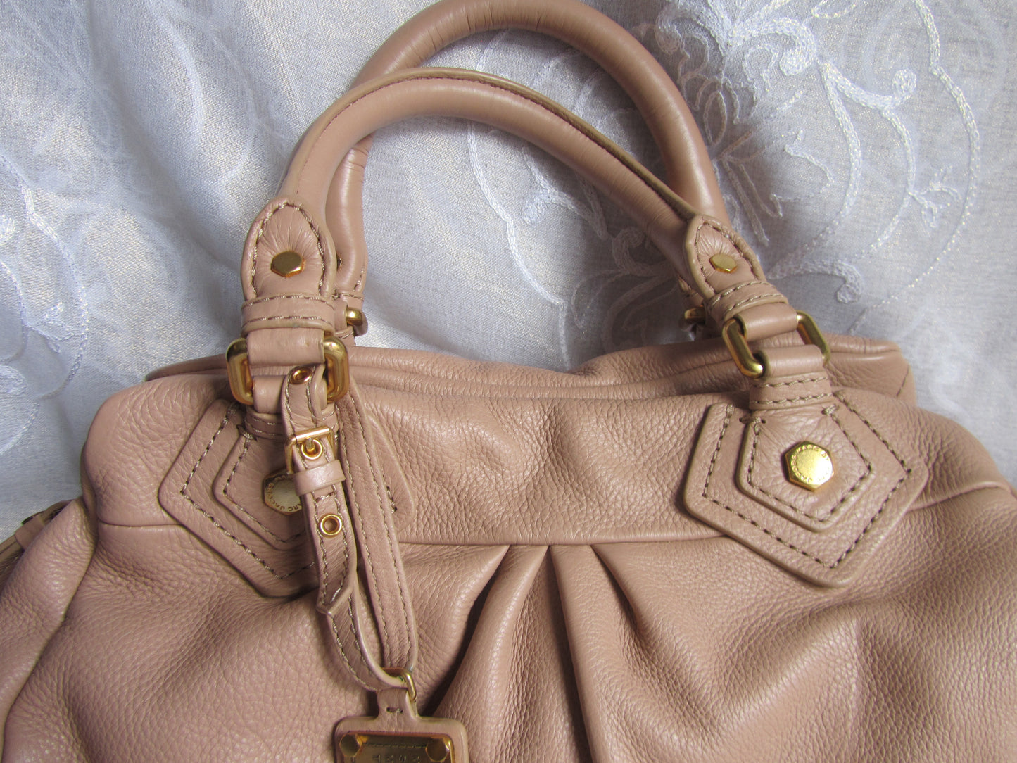 marc by marc jacobs beige baby groovee bag