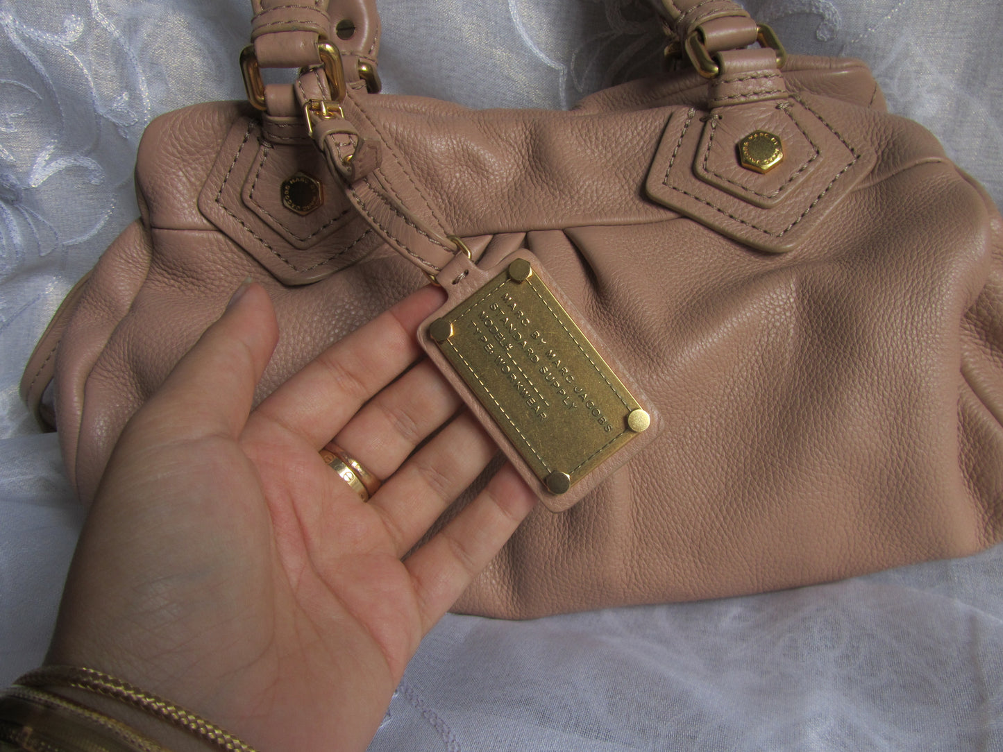 marc by marc jacobs beige baby groovee bag