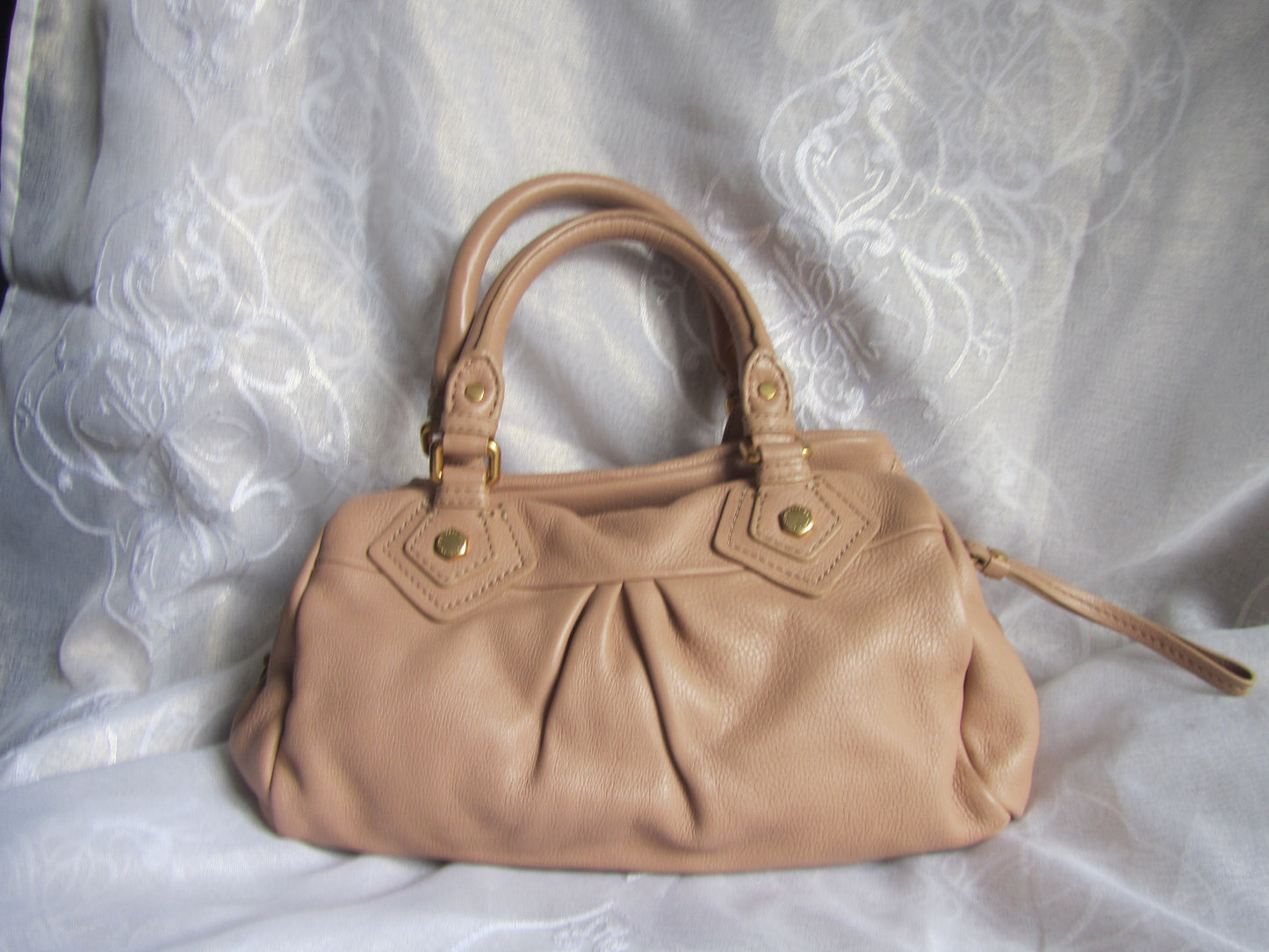 marc by marc jacobs beige baby groovee bag