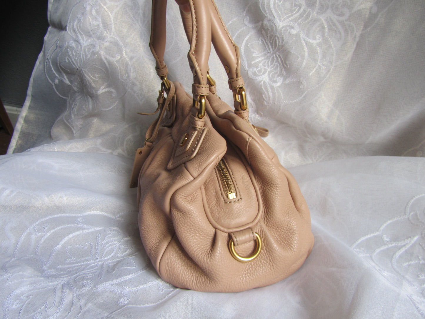 marc by marc jacobs beige baby groovee bag