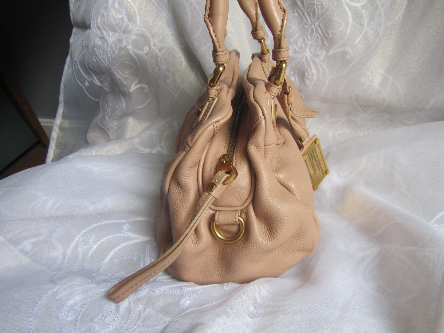 marc by marc jacobs beige baby groovee bag