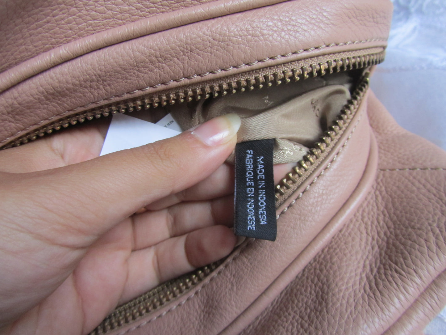 marc by marc jacobs beige baby groovee bag