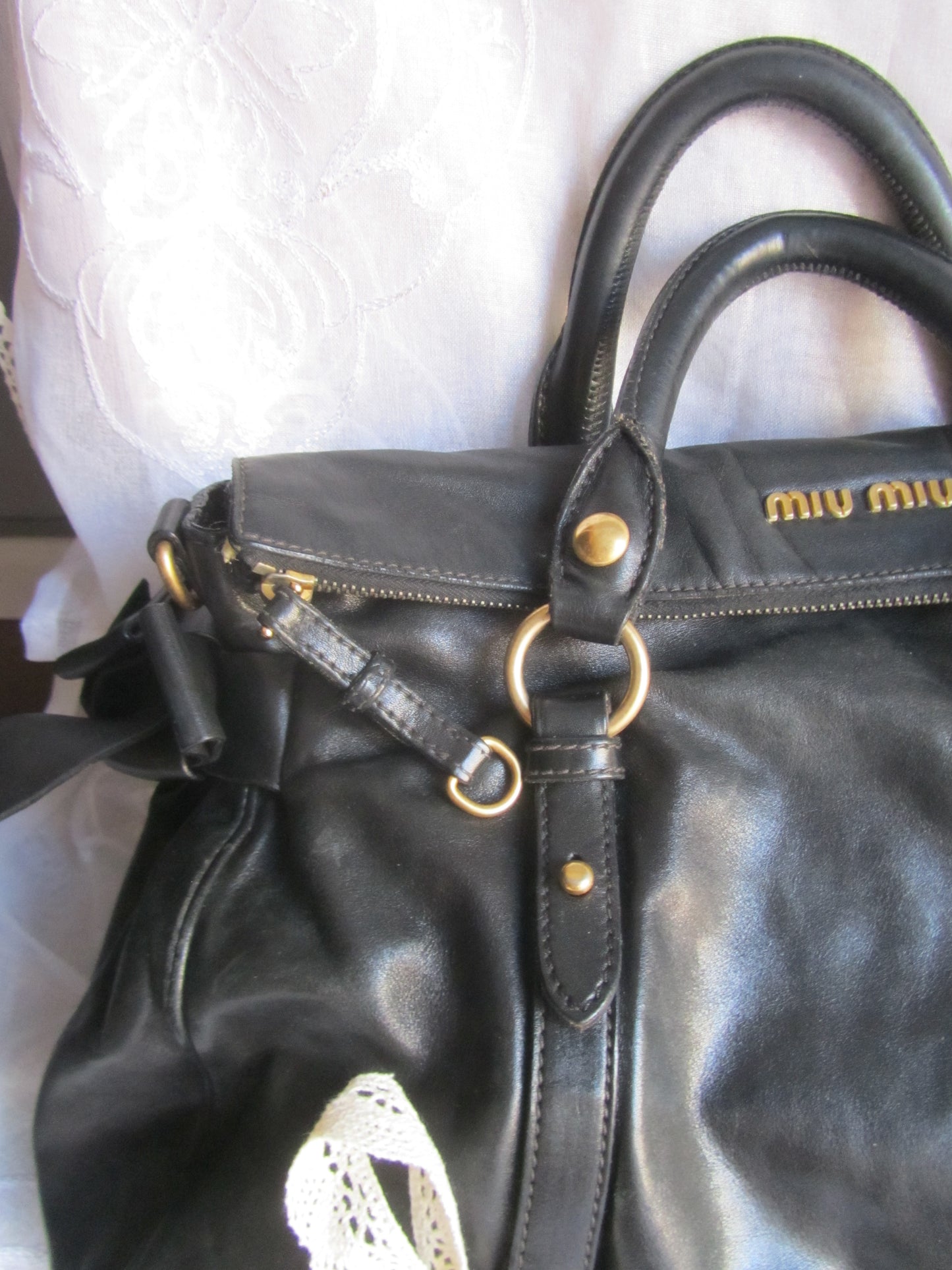 miu miu stunning vitello bow bag in black