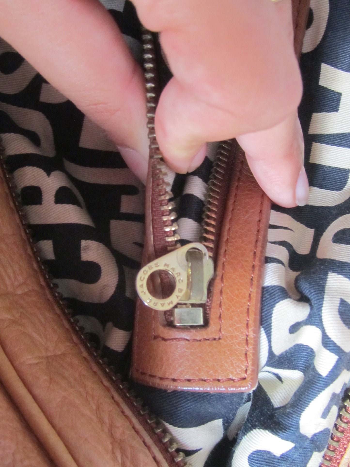 marc by marc jacobs vintage large groovee in chestnut brown