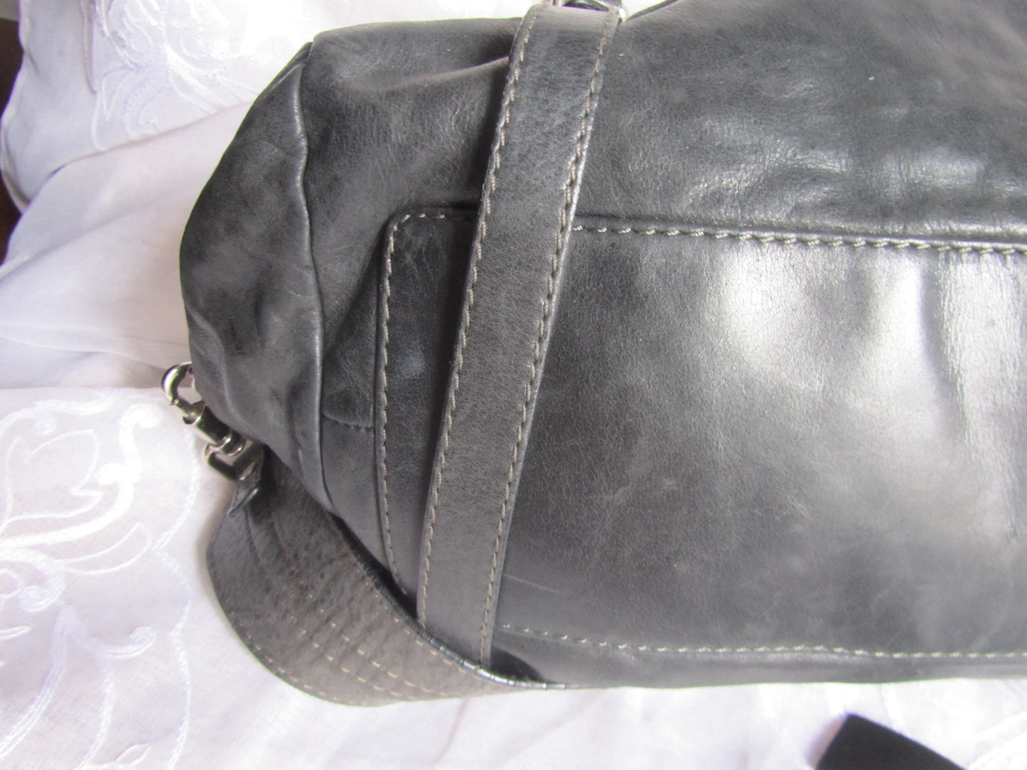 marc by marc jacobs grunge leather bag