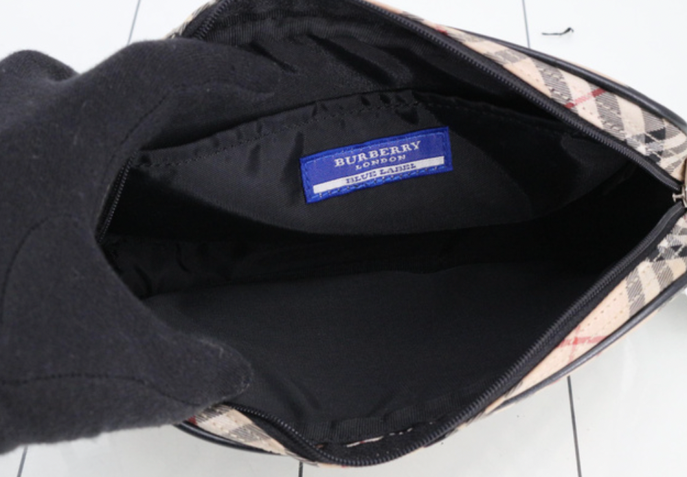 burberry cute nova plaid pochette shoulder bag